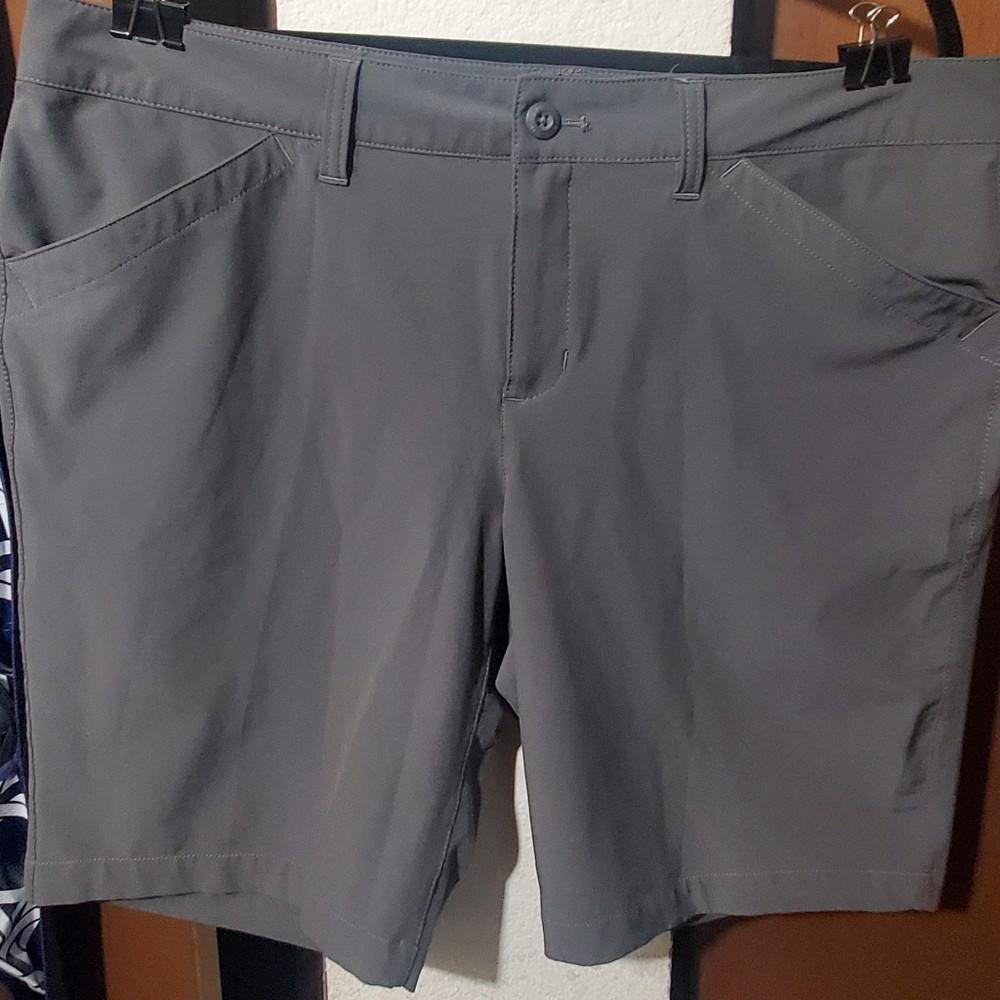 Eddie Bauer TRAVEX  Bermuda Shorts Womens SZ 14 Grey Outdoors Hiking